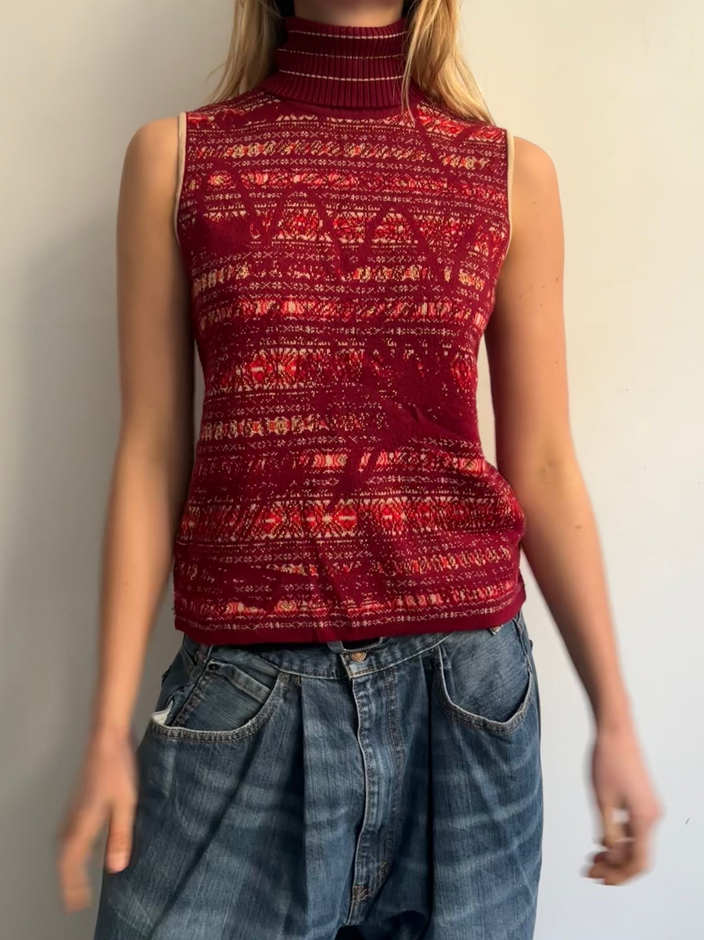 Red Sleeveless Roll-neck