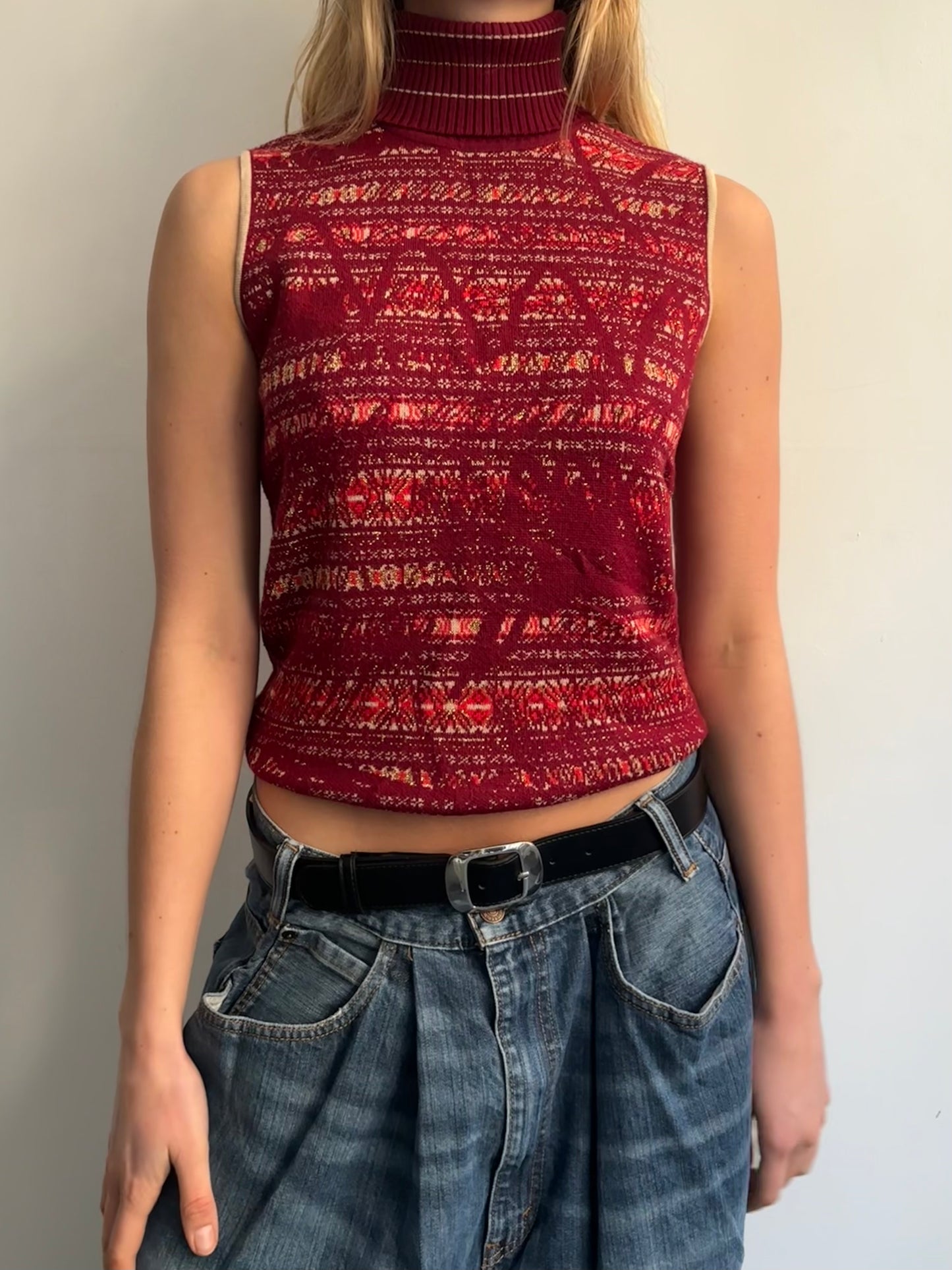 Red Sleeveless Roll-neck