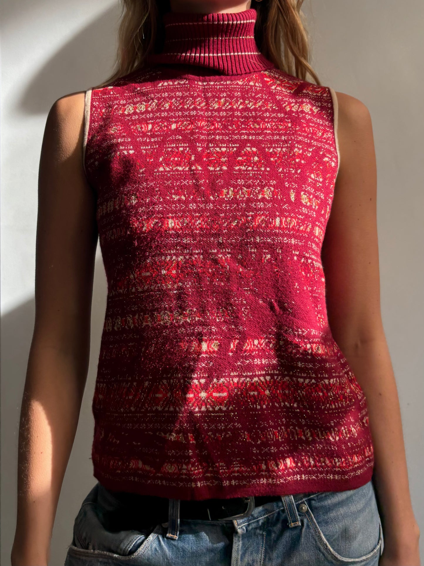 Red Sleeveless Roll-neck