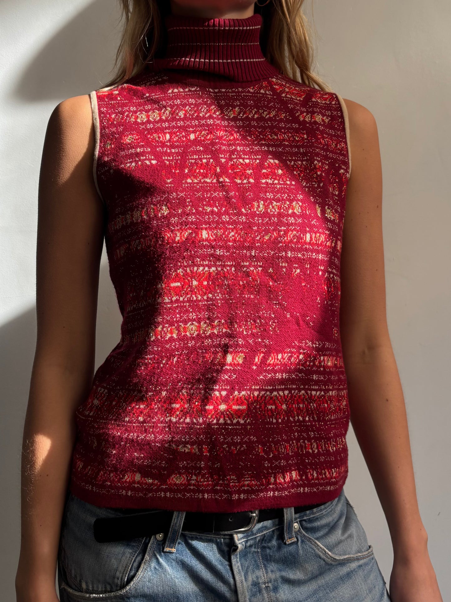 Red Sleeveless Roll-neck